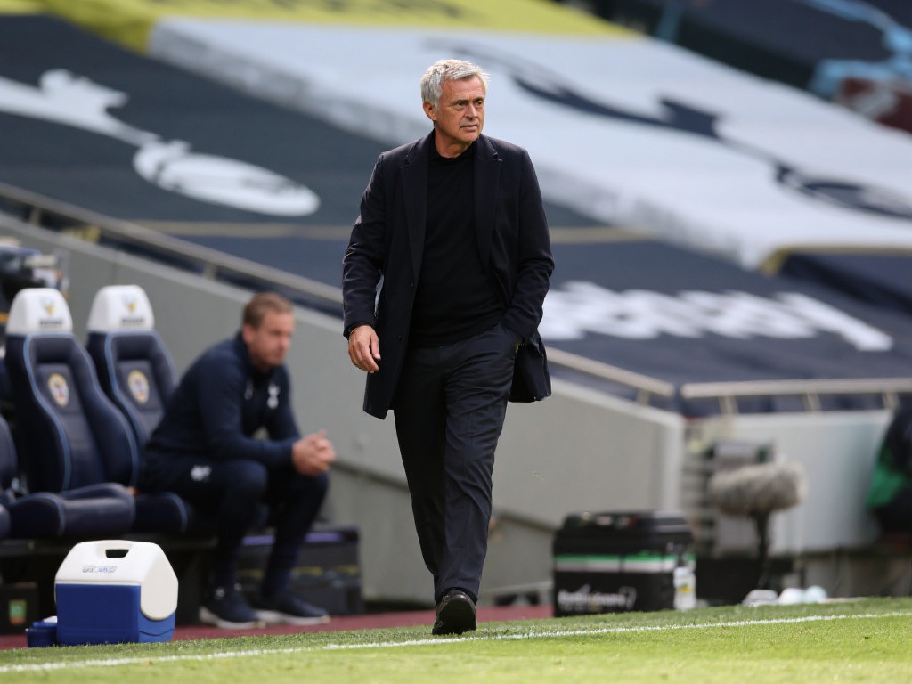 欧洲杯晋级队伍揭晓：16支球队成功突围