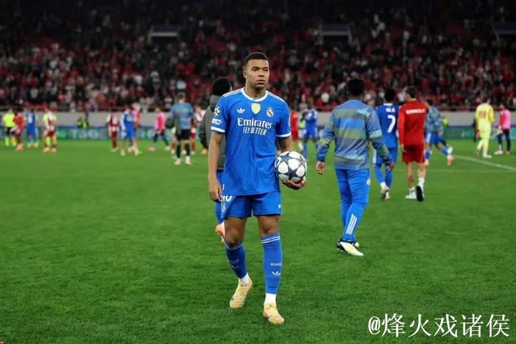 超级巨星！单场大四喜+总计9球领跑欧冠，一夜震撼全场